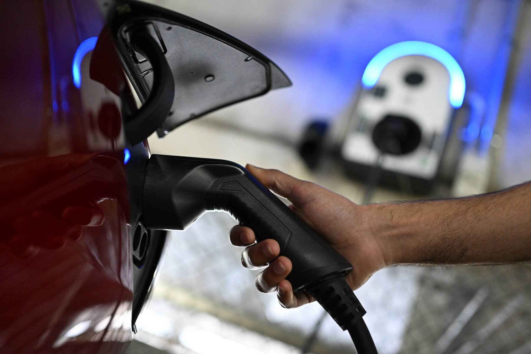 Federal Coalition vows to scrap national EV subsidy, along with home battery rebates and other green stuff