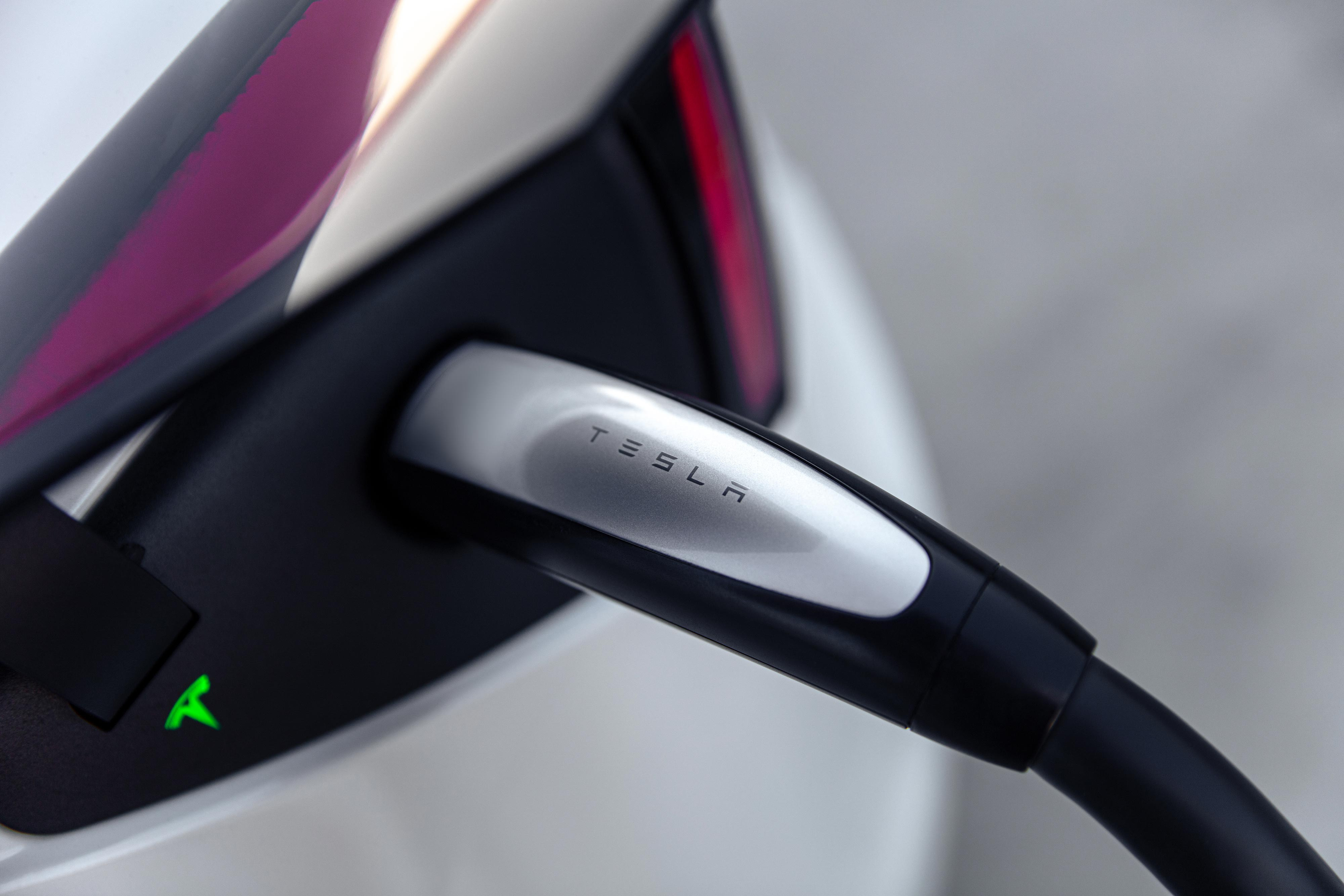 Tesla’s ‘Emergency Drive Away’ function gets its first use in the real world