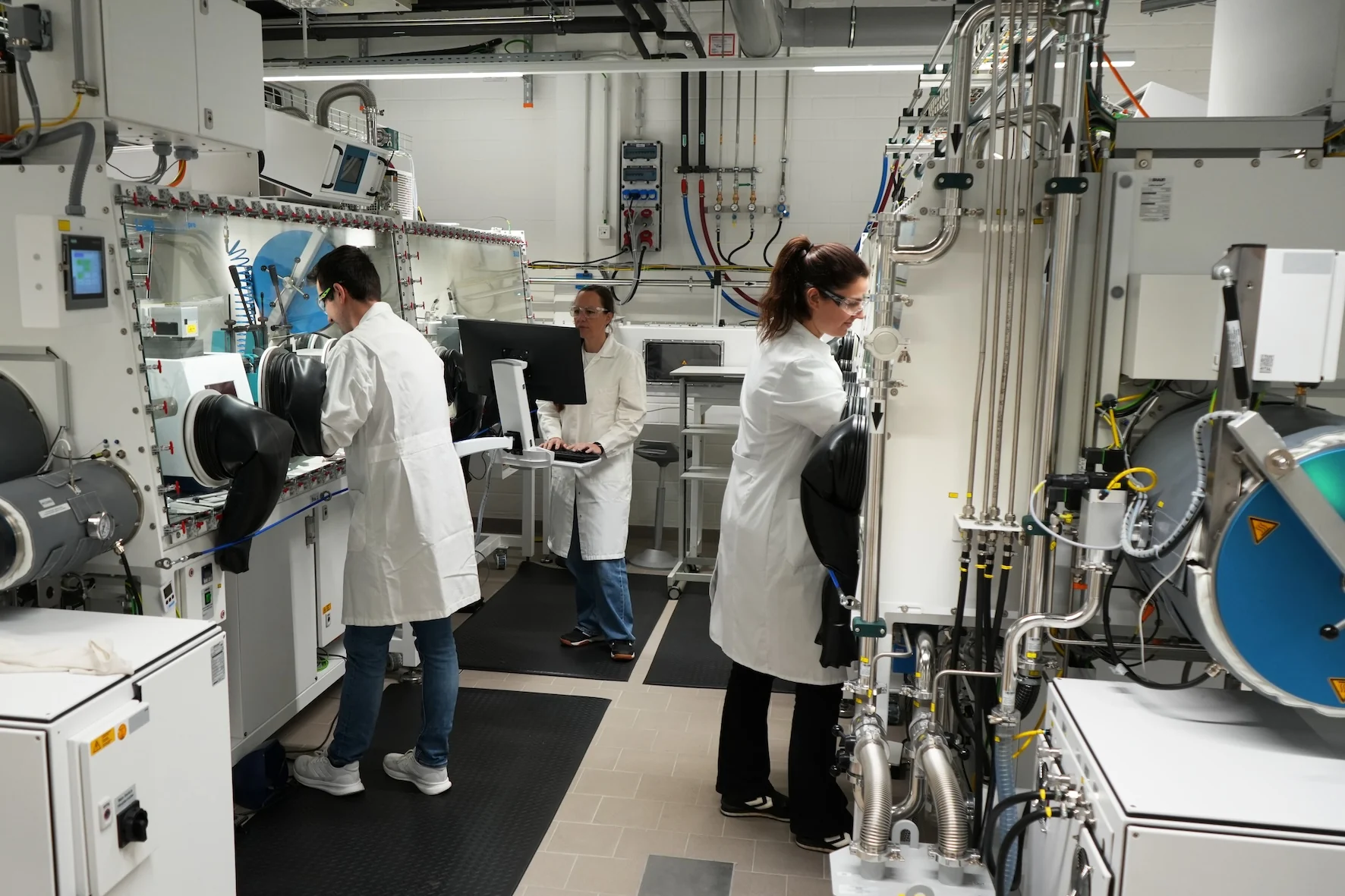 AMG Lithium opens test laboratory for solid electrolytes in Frankfurt