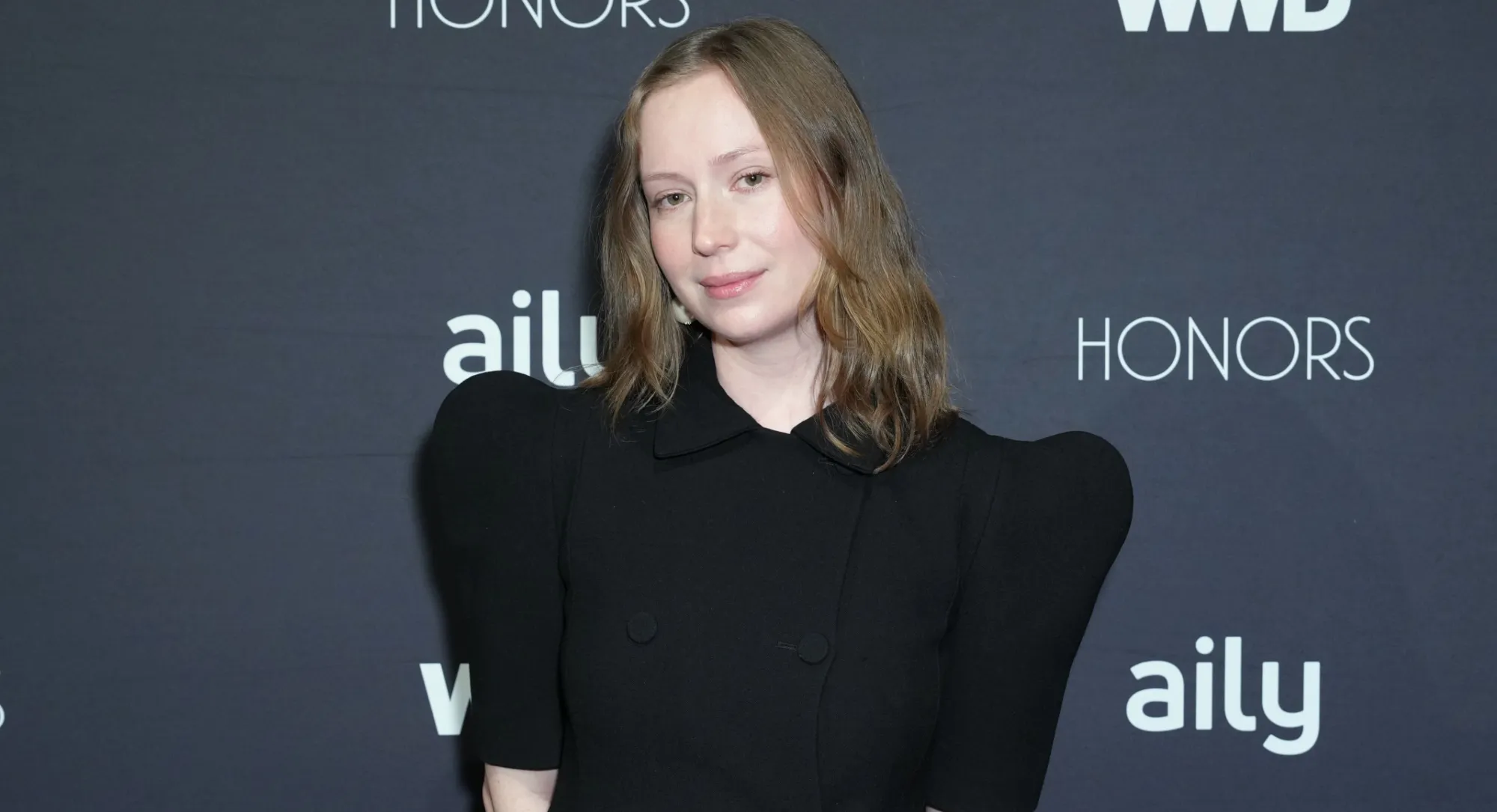 Hannah Einbinder Brings a Bite of Celine’s Dramatic Shoulders to the WWD Honors