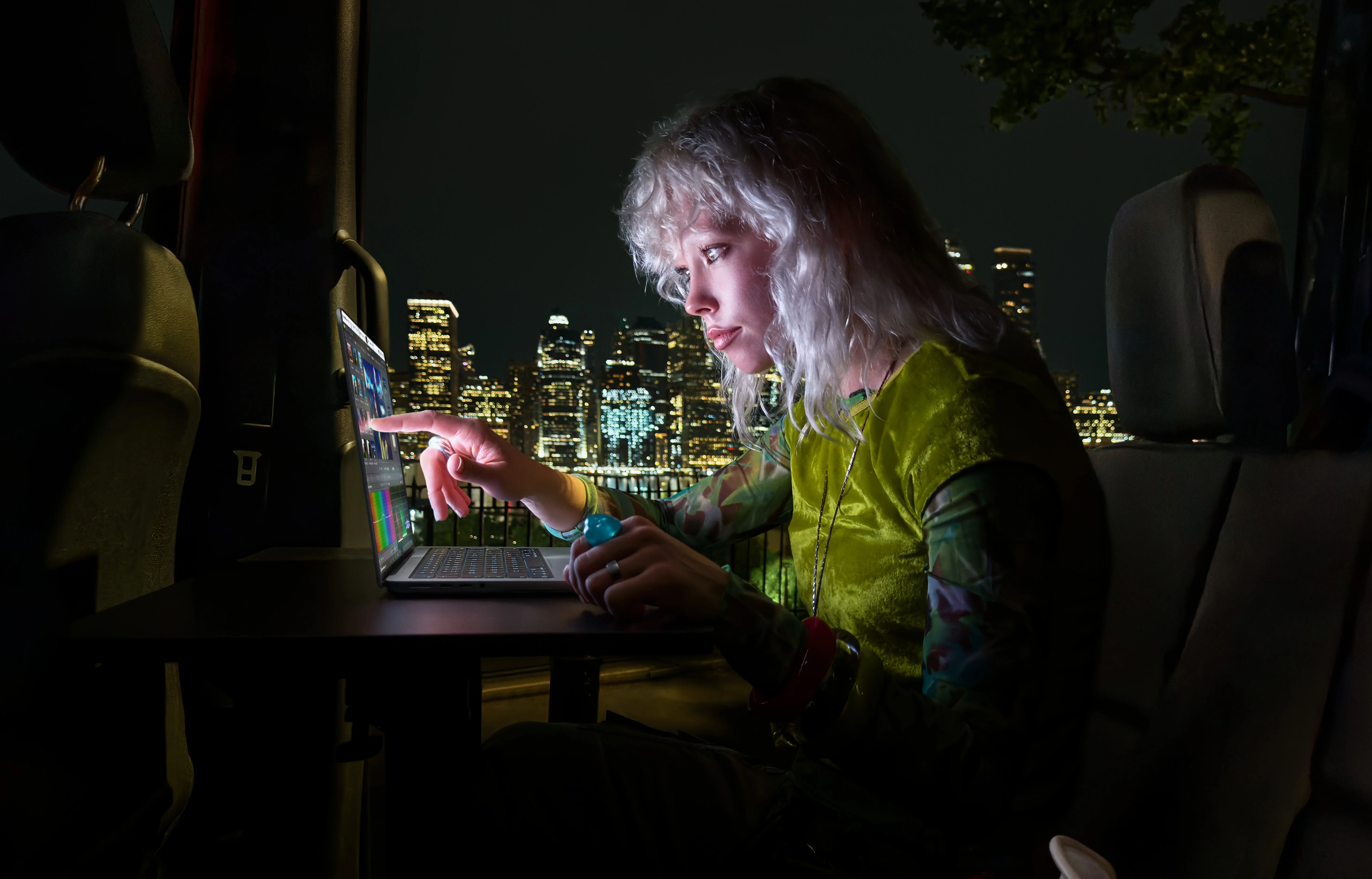 Apple video shows new MacBook Pro with PROLED display in action