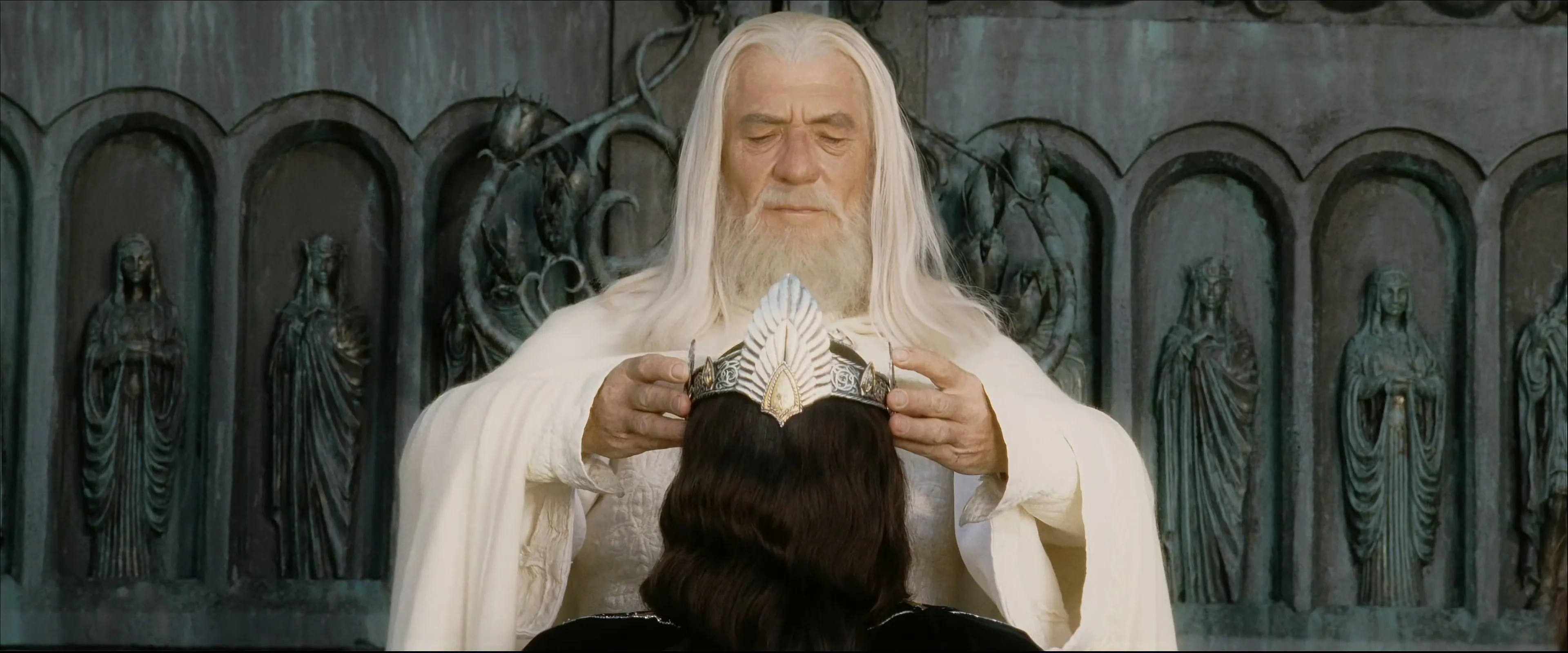 Lord of the Rings’ New Aragorn Actor Officially Opens up on Role’s Immense Pressure