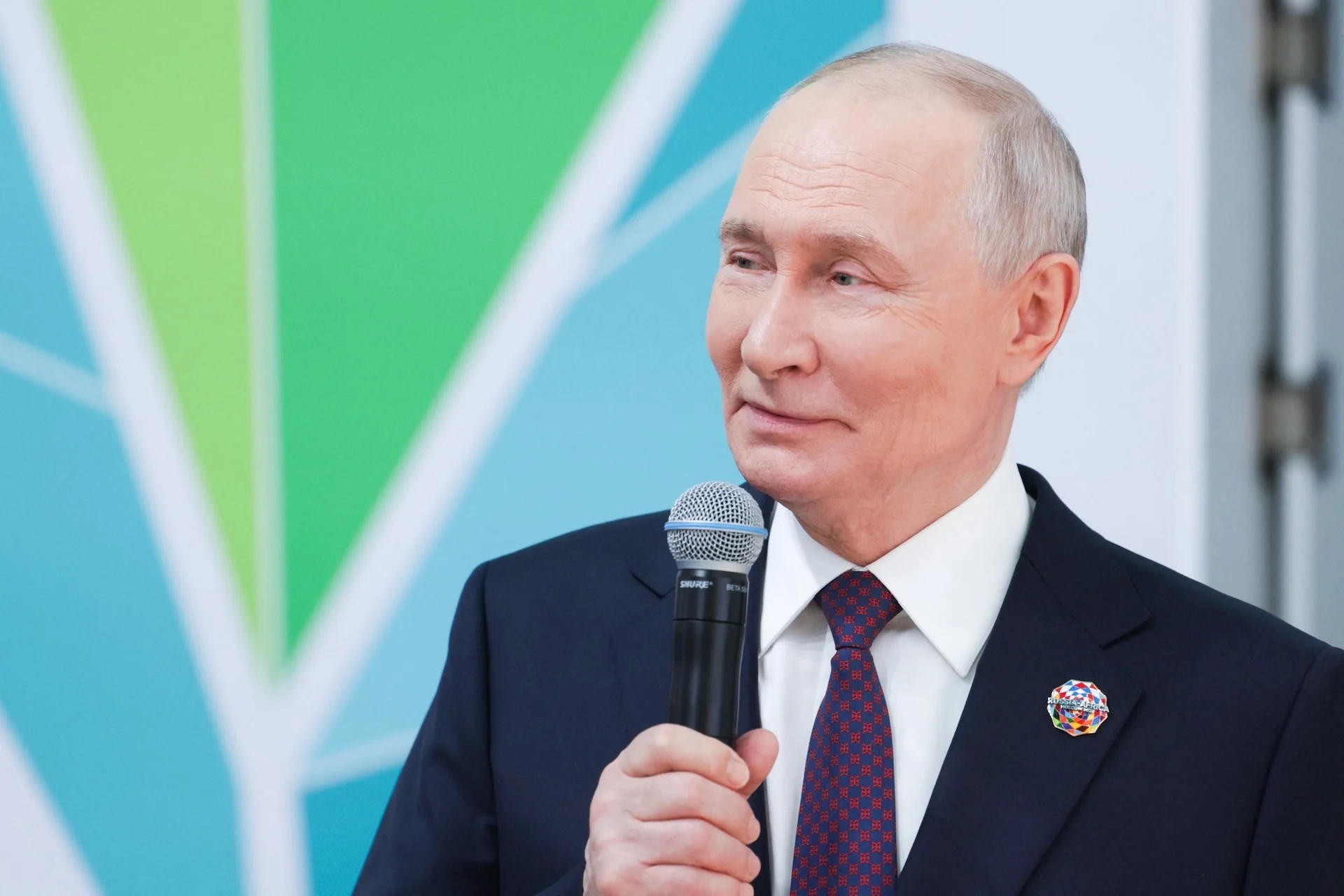 Putin Calls Elon Musk a ‘Real Genius,’ Says Russia Coordinates With Him on Satellites