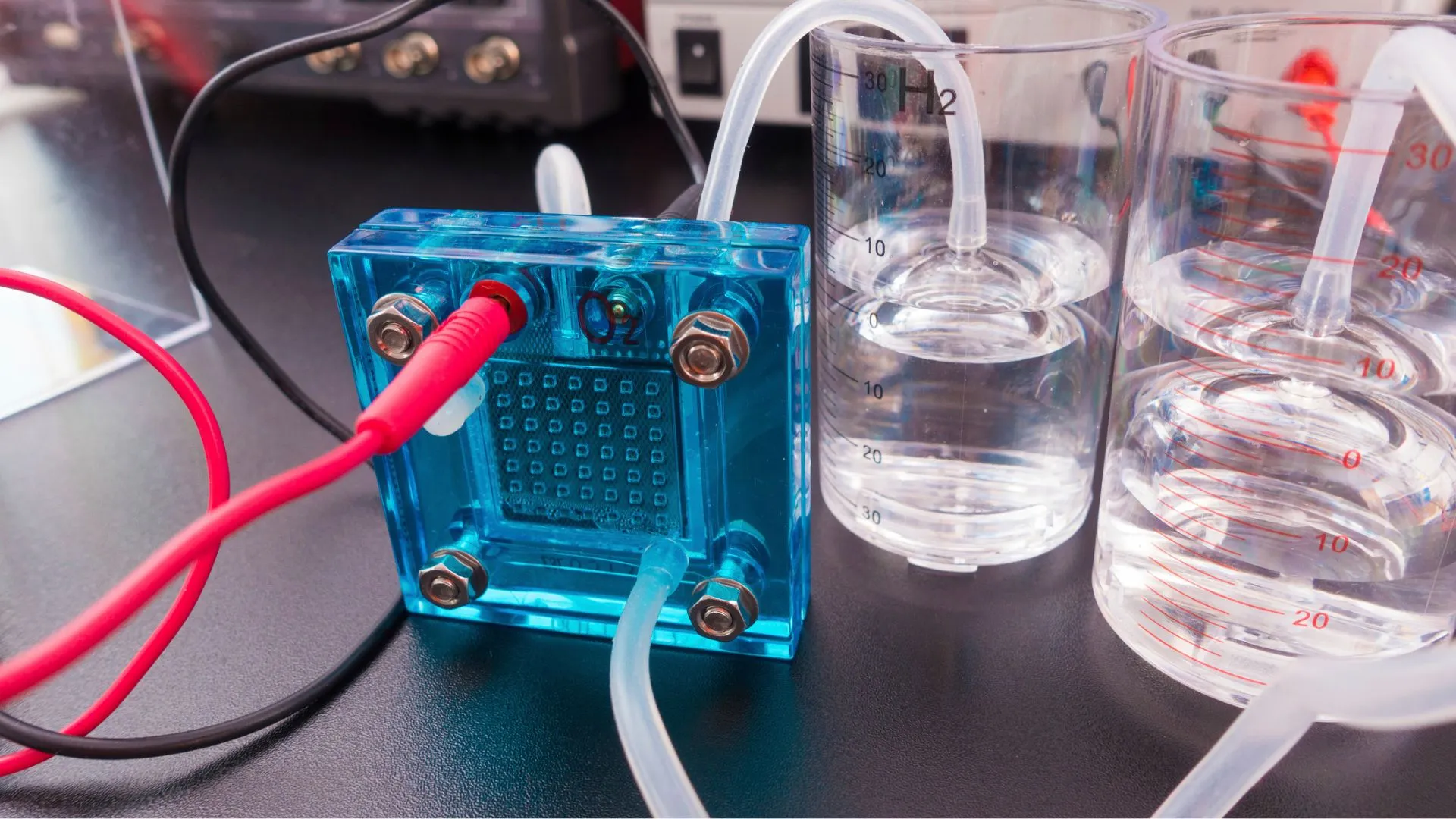 Organic solar device sets world record for making clean hydrogen using only sunlight