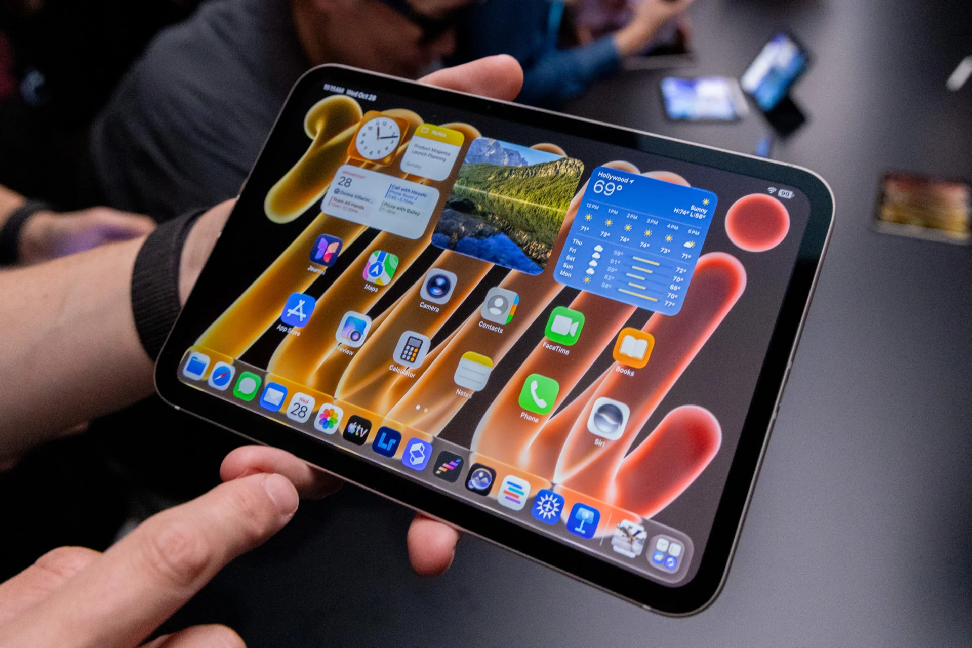iPad mini OLED Hands-On: A Delectable Cupcake of a Tablet