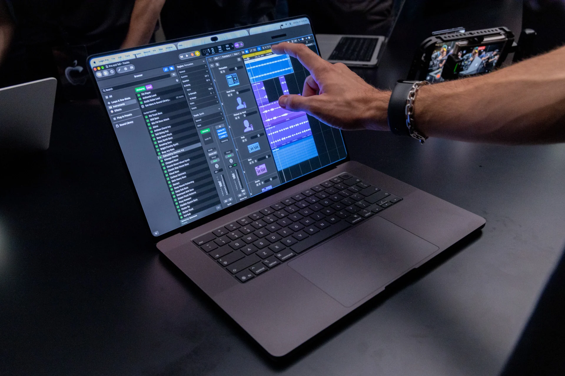 MacBoook Pro With PROLED XDR Display Hands-On: What Happens When Apple Defies Convention