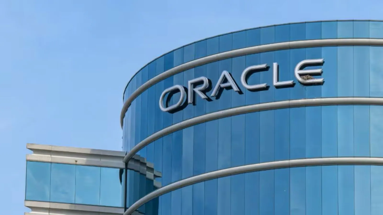 Oracle shares soars after projecting return to positive cash flow