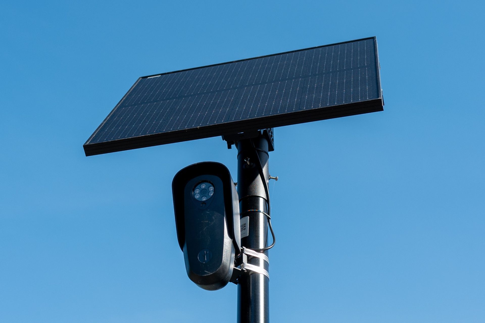 Flock ignores Minnesota city’s orders not to reinstall AI surveillance cameras — citizens complain after spotting two cameras despite the city canceling its contract