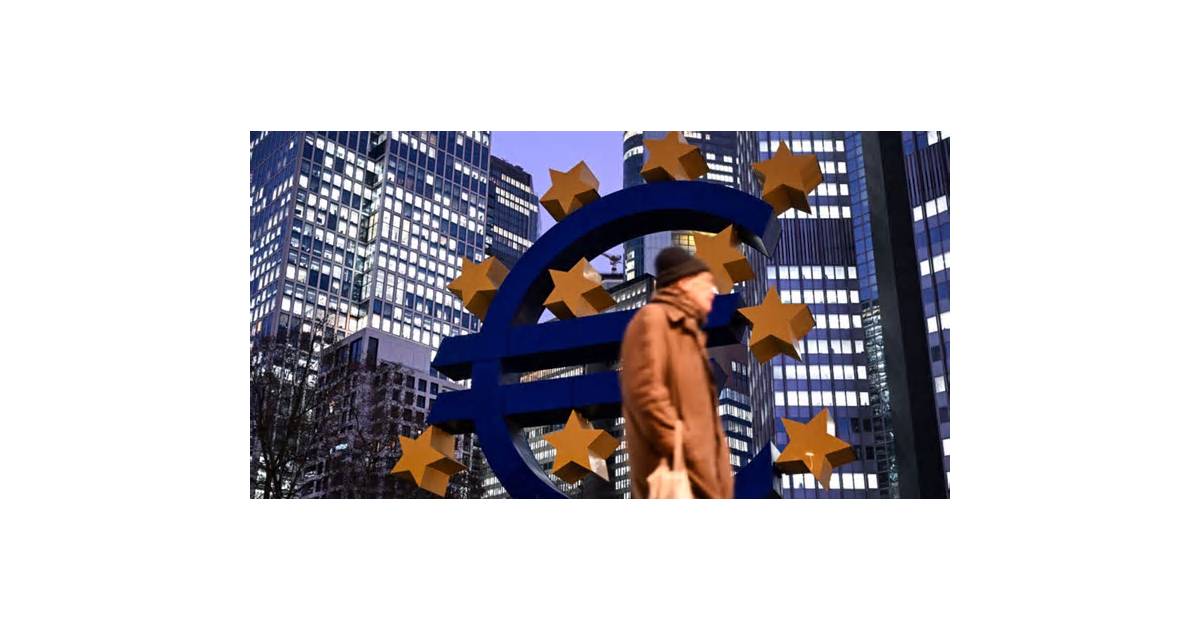 Euro Bearish Bias Persists in Options and Charts Before ECB