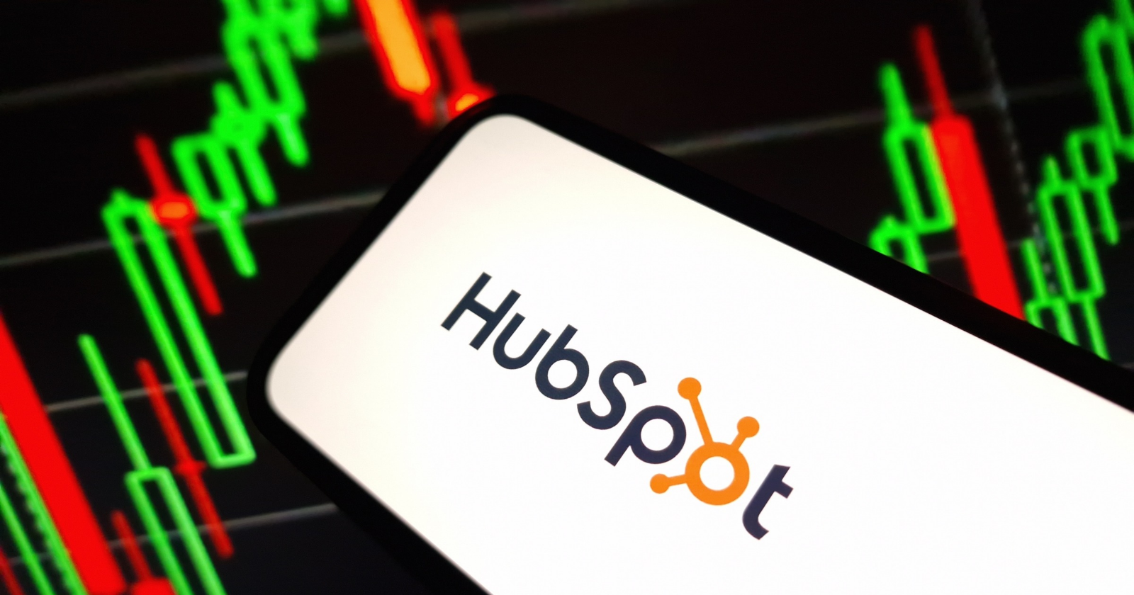 HubSpot Lost 80% Of Its Traffic – CMO Kipp Bodnar Explains Why Revenue Kept Growing via @sejournal, @gregjarboe