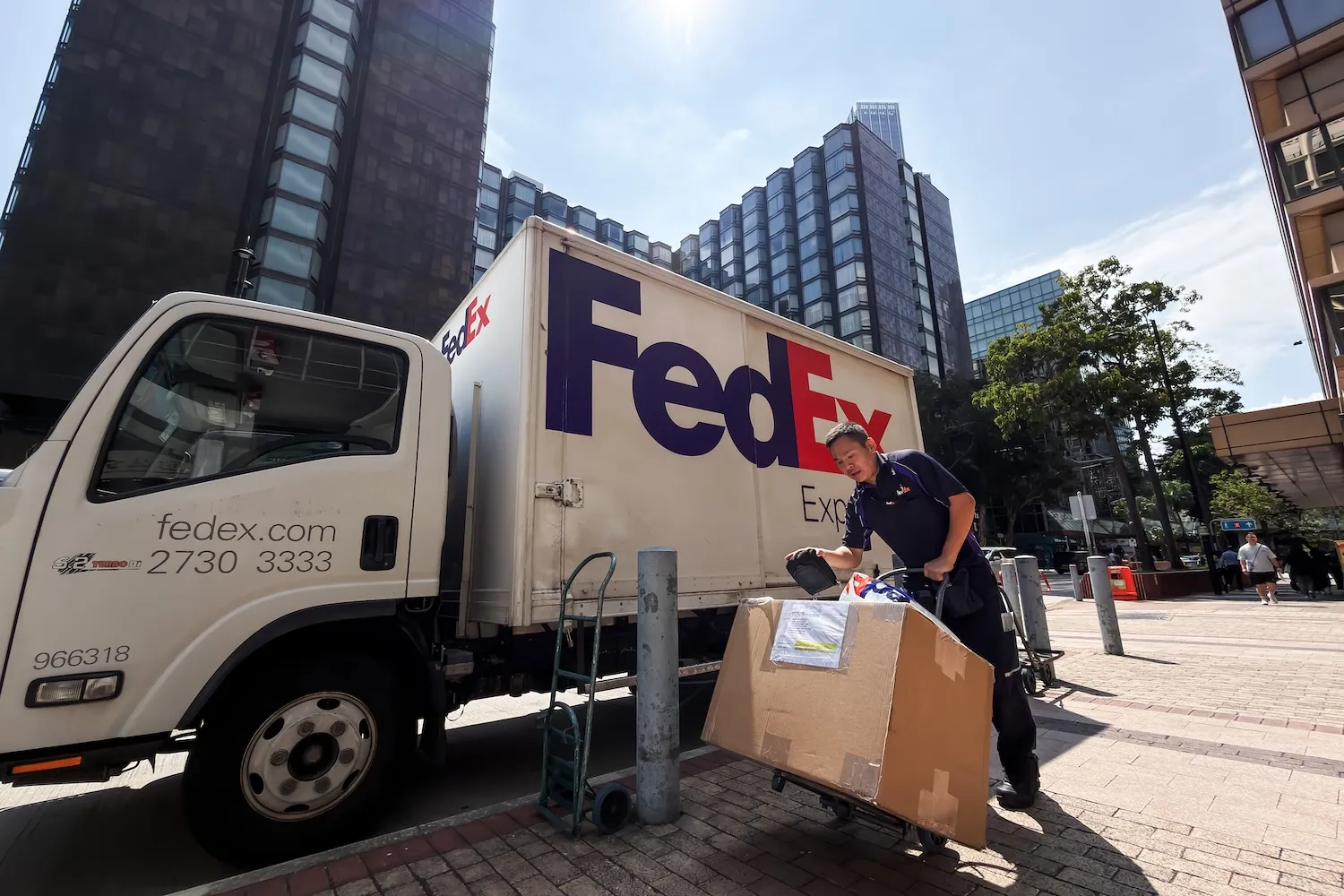 FedEx Raises 2026 Outlook, Expects Pricing to Carry a Soft Peak Volume Gain