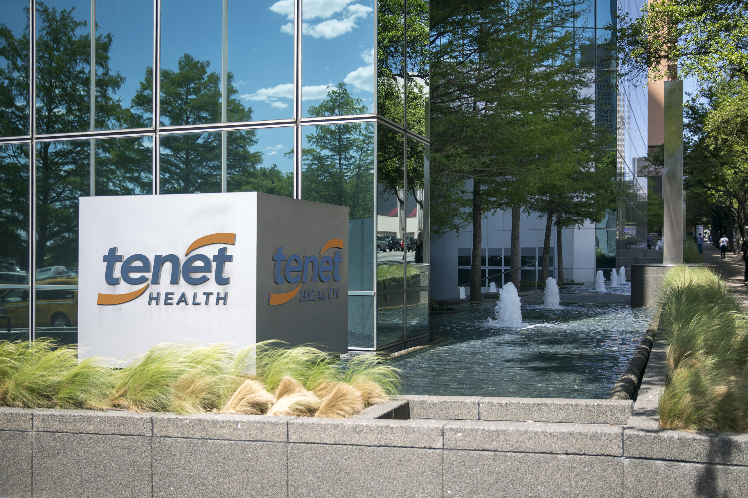 Tenet Healthcare sails past Q3 earnings estimates, boosts 2026 guidance