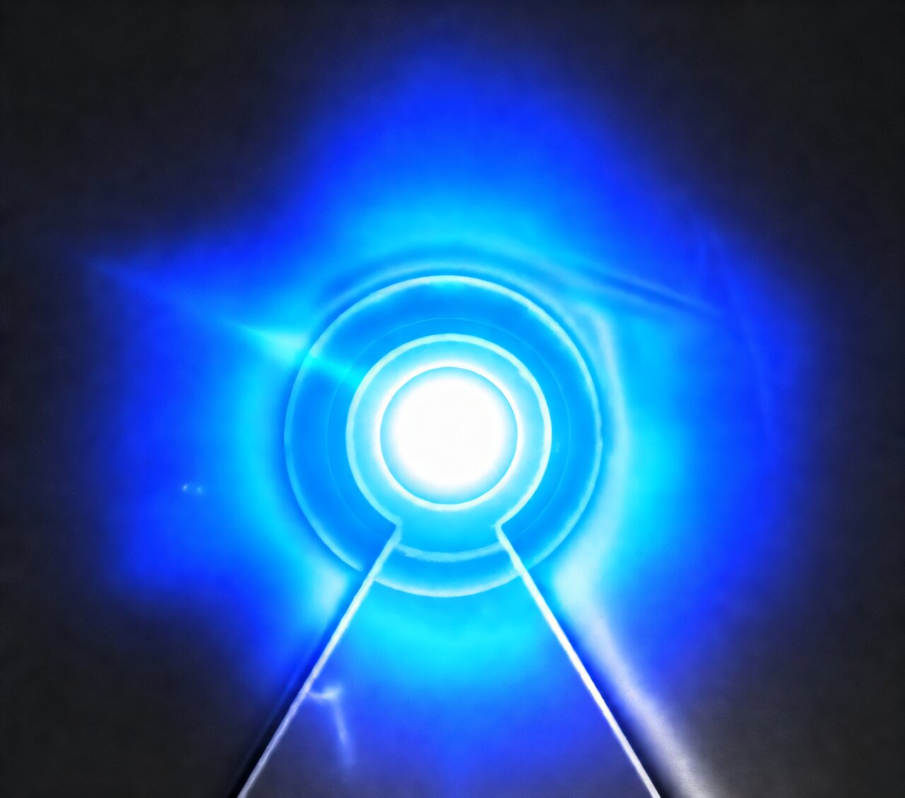 Record-setting 2.75 gigahertz LED designed for fast, energy-efficient data centers