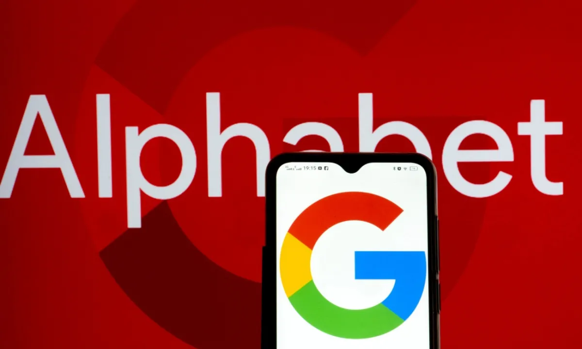 Alphabet Loses $500 Billion in Market Value as AI Threatens Google Search