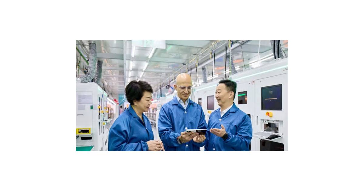 Apple’s iPhone Maker Confident of Meeting Surge in Duo Demand