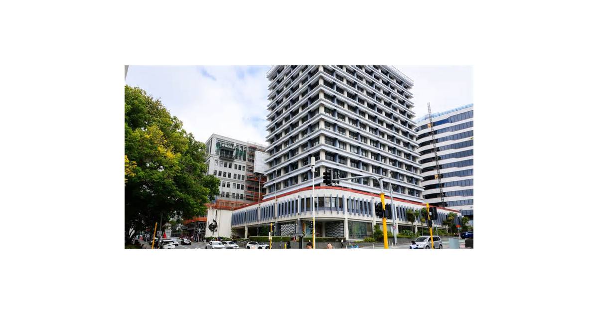 RBNZ Likely to Raise Key Rate at Next Two Meetings, Survey Shows