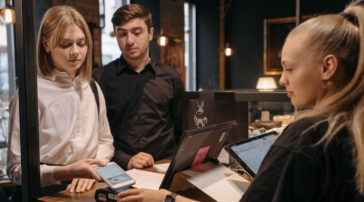 How retail leaders are achieving 11x greater revenue growth with software