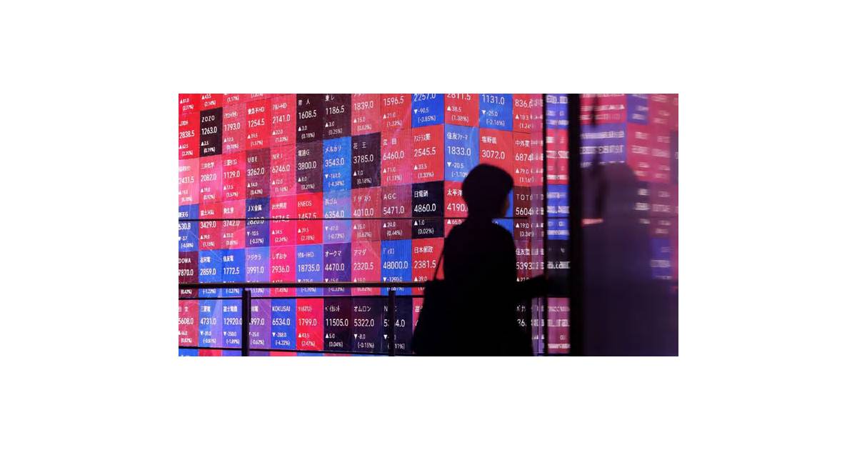 Japanese Stocks Signal Confidence Over Faster BOJ ETF Sales