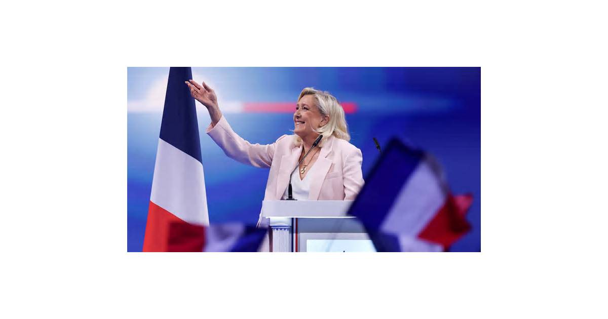 French centrists' feuding increases odds of Le Pen-Melenchon runoff