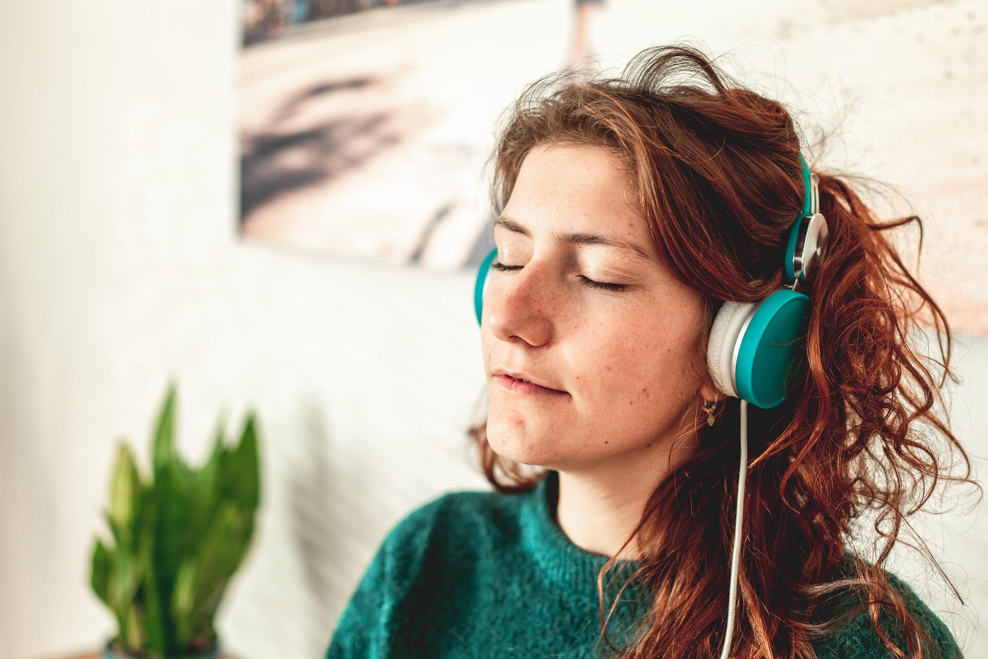 Music paired with beats may cut stress hormone more than twice as much as pink noise