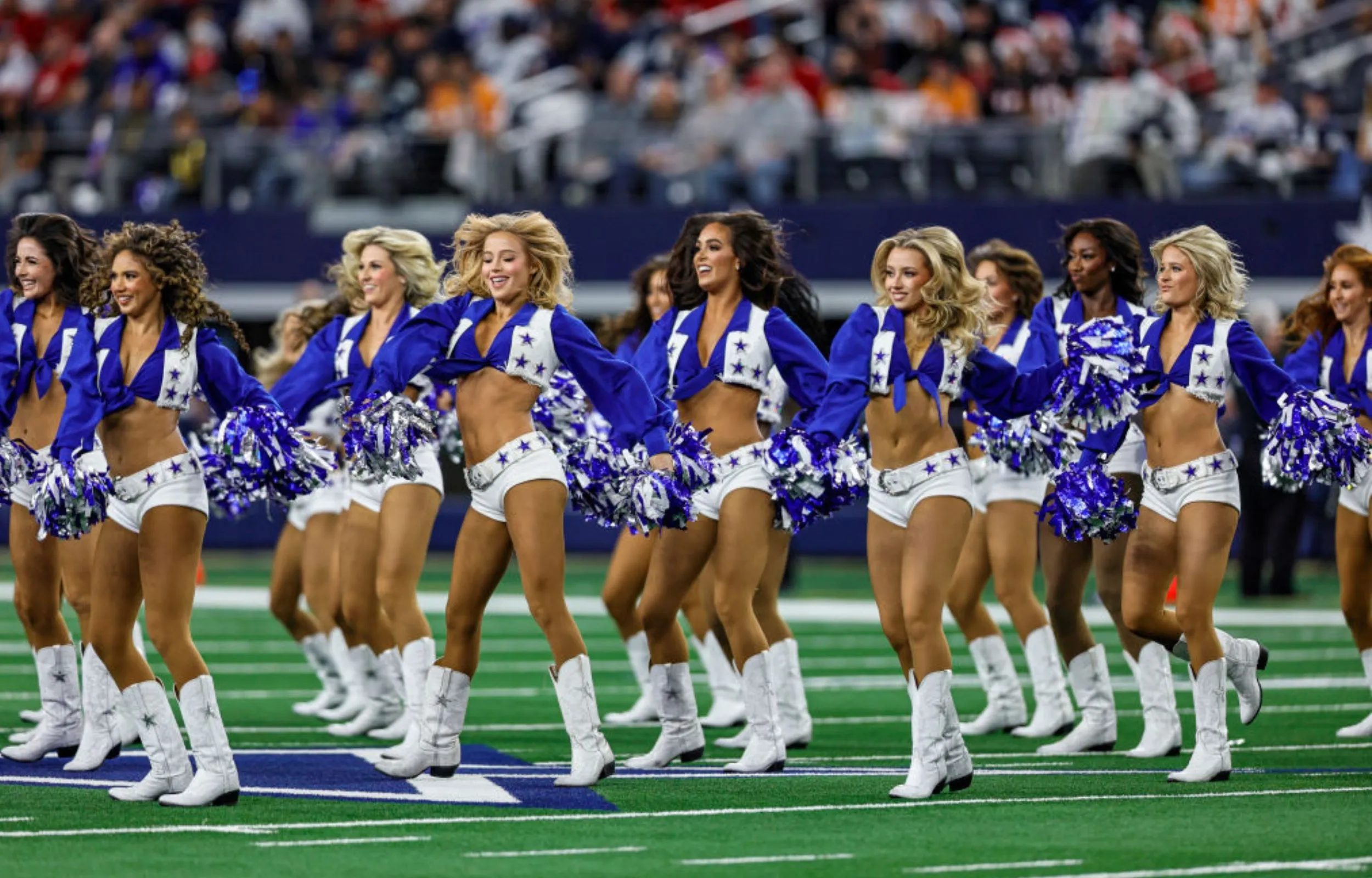 After a 400% Raise, the Dallas Cowboys Cheerleaders Are Unionizing