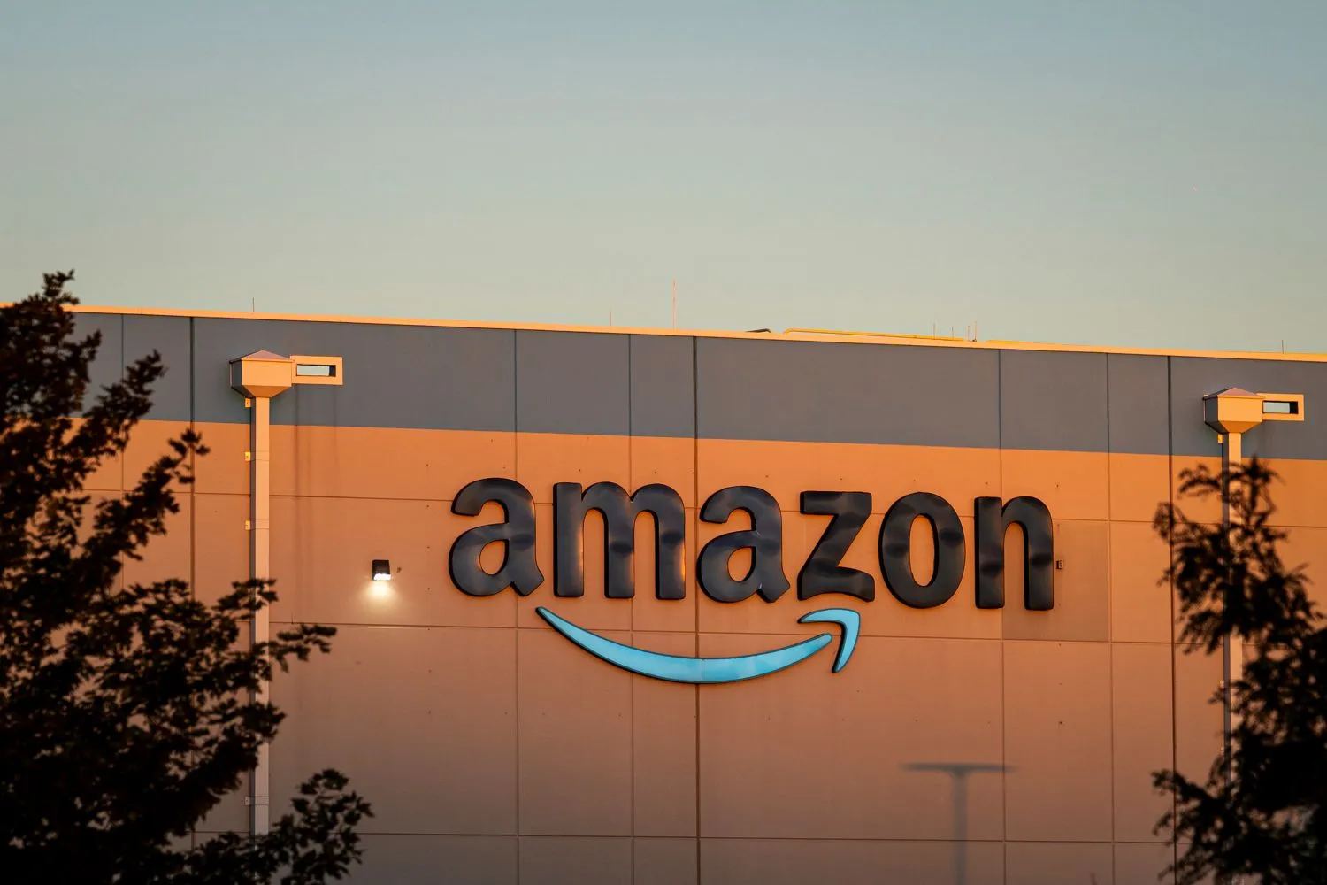Amazon’s AI Bill Accelerates, but Its Cost to Deliver Each Order Keeps Shrinking