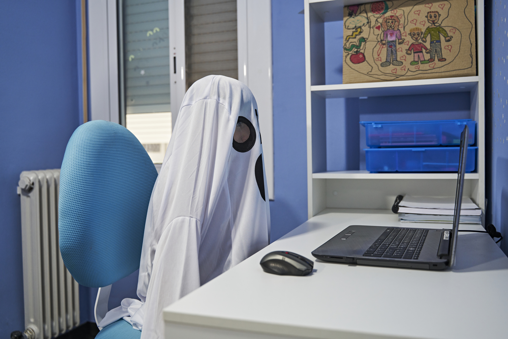 Thousands of “ghost students” use AI to steal millions in student loans, DOJ says