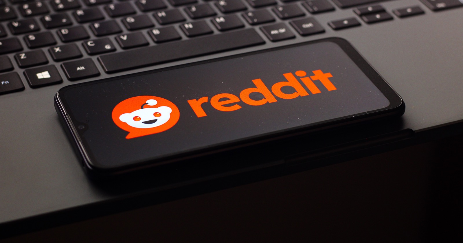 Reddit CEO Says Google’s AI Mode ‘Does Not Drive Traffic’ via @sejournal, @MattGSouthern