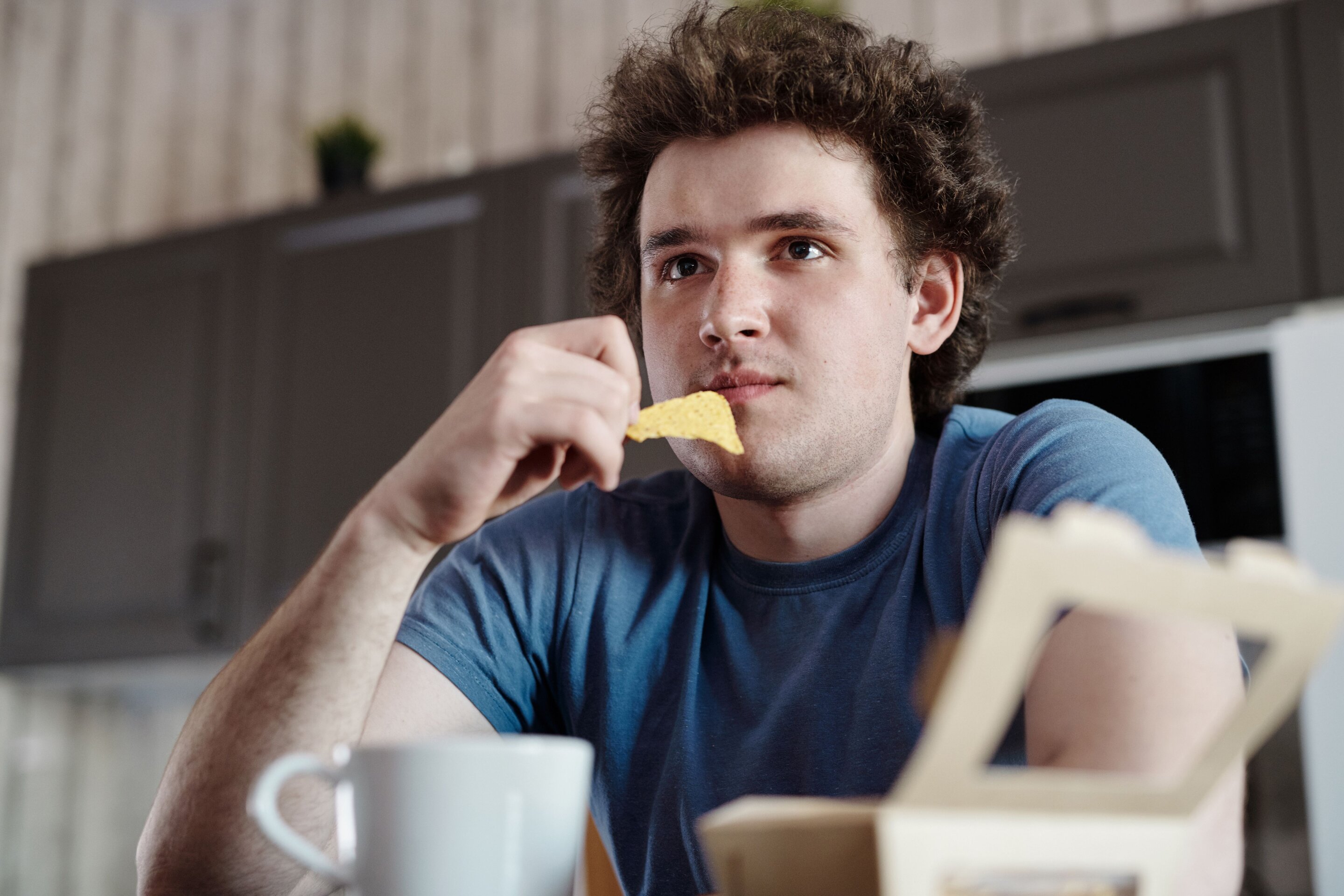 Living alone riskier for young and middle-aged adults than seniors, study indicates