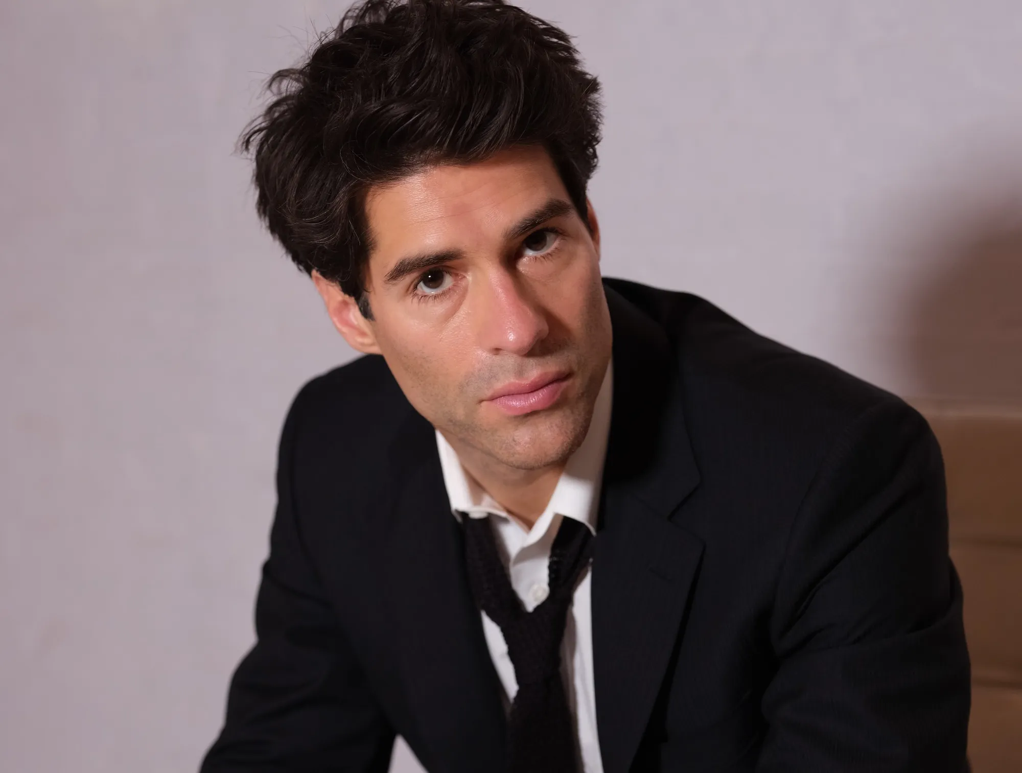 How ‘Ghosts’ Star Asher Grodman Learned to Fly by the Seat of His Pants. (Without Wearing Any Pants.)