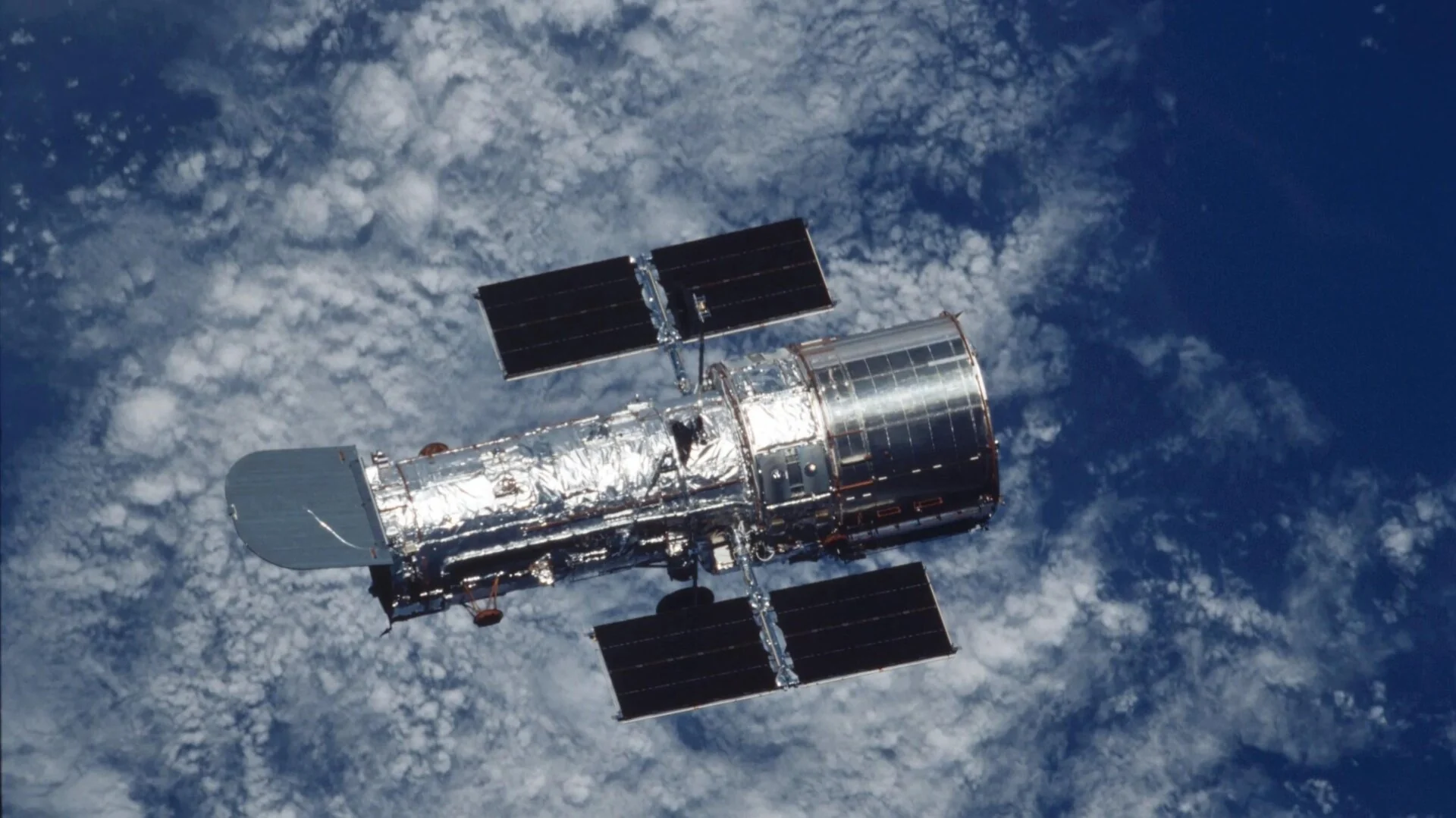 NASA’s Begging the Commercial Space Industry to Save the Doomed Hubble Telescope