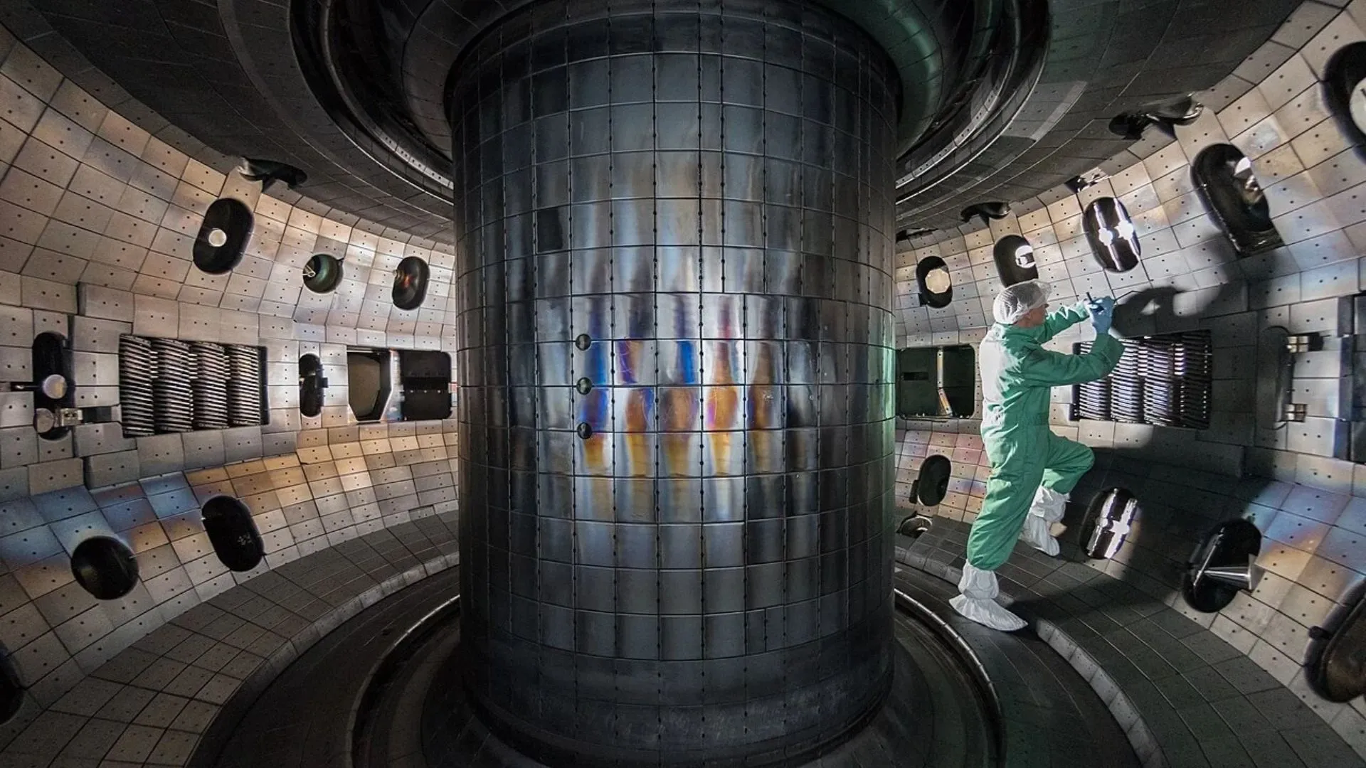 Hotter than the Sun: Why fusion reactors need such high temperatures